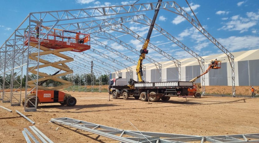 Galpões pré-fabricados vs. construídos no local: qual a melhor opção para você?